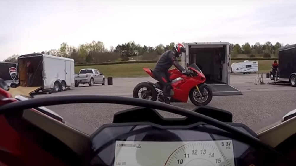Ducati Panigale V4R vs V4